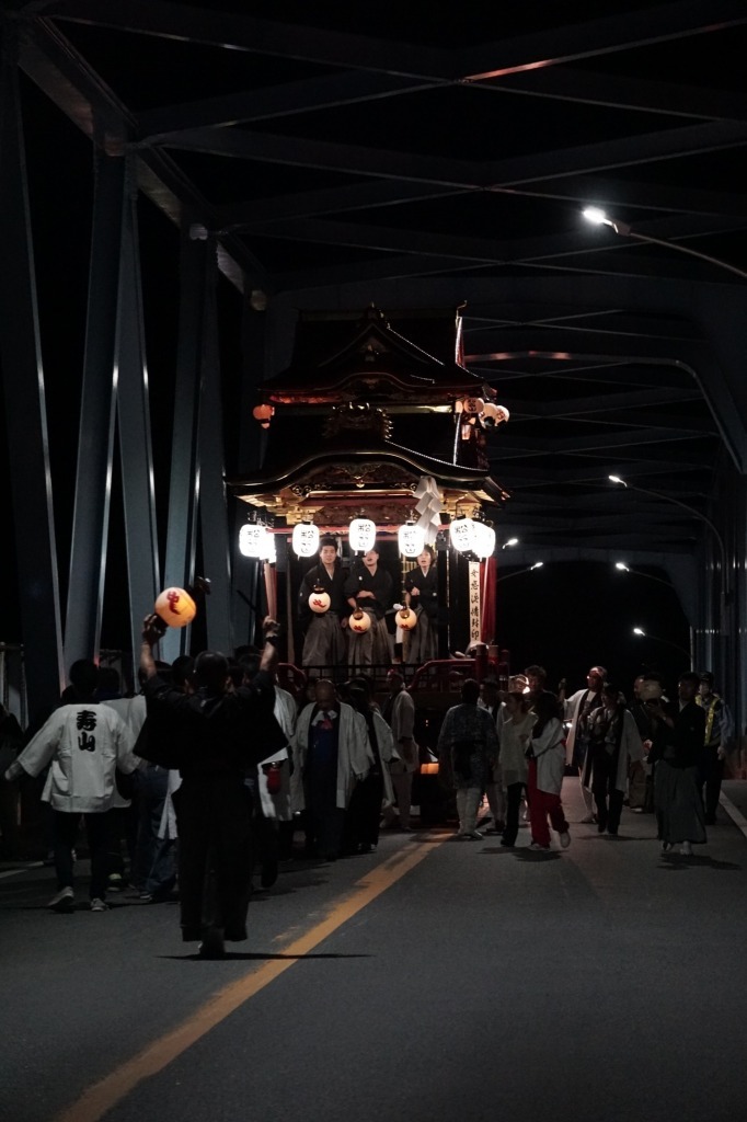 提灯に火が灯りとても綺麗です。