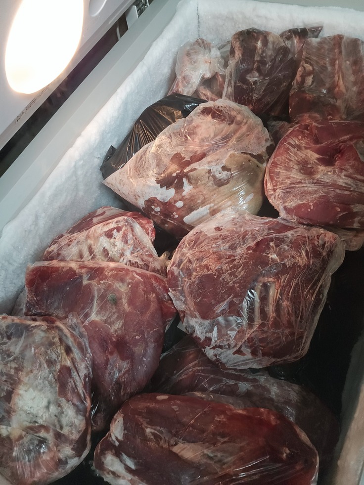 調達してきた肉や骨…