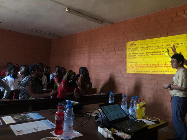 2024年3月にヤウンデ第一大学で行ったセミナー「Studying at TUFS in JAPAN」の様子