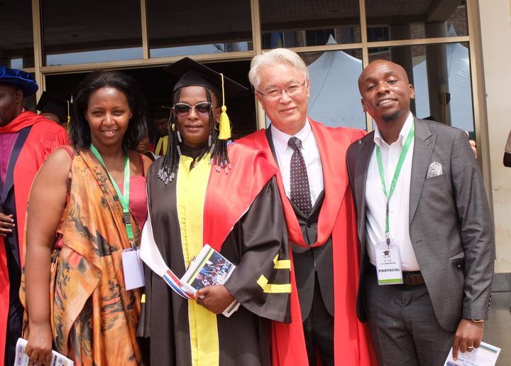 佐々木先生とロドリグさん（右）