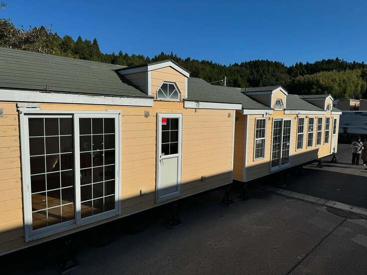 （12月より仮設工房として稼働を始めたトレーラーハウス）