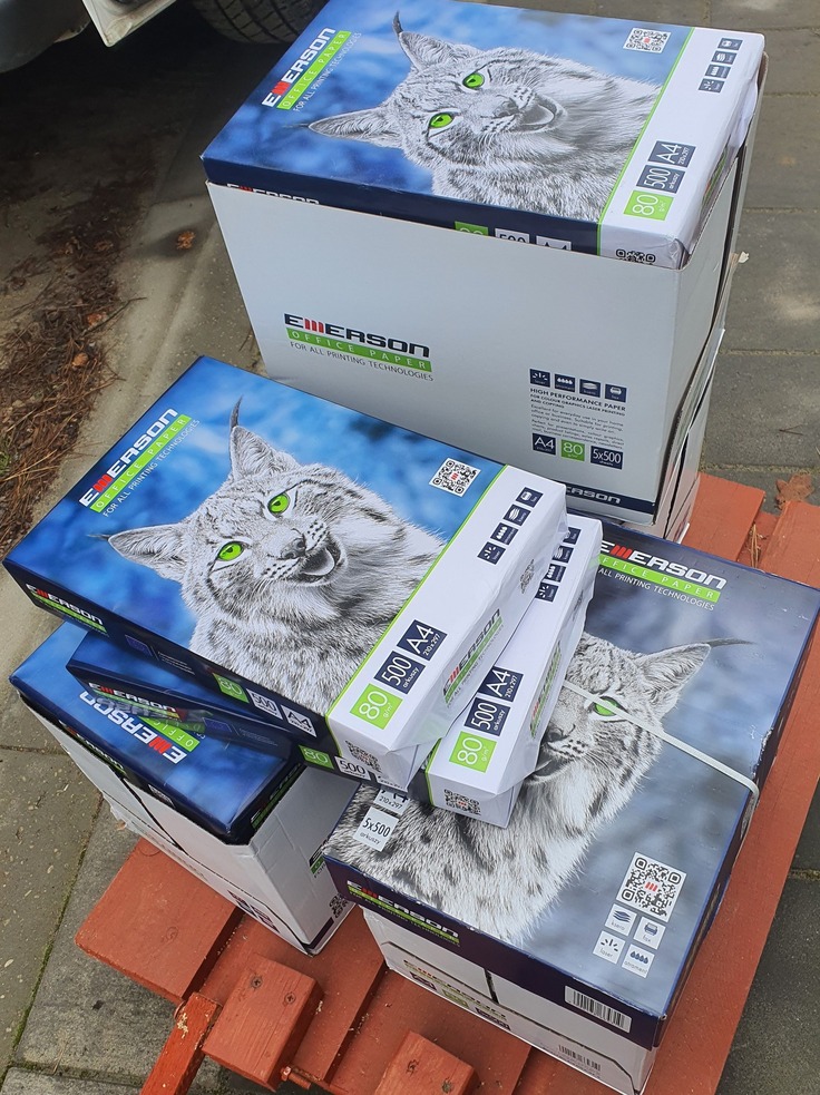 教育支援としてコピー用紙を大量に購入しました