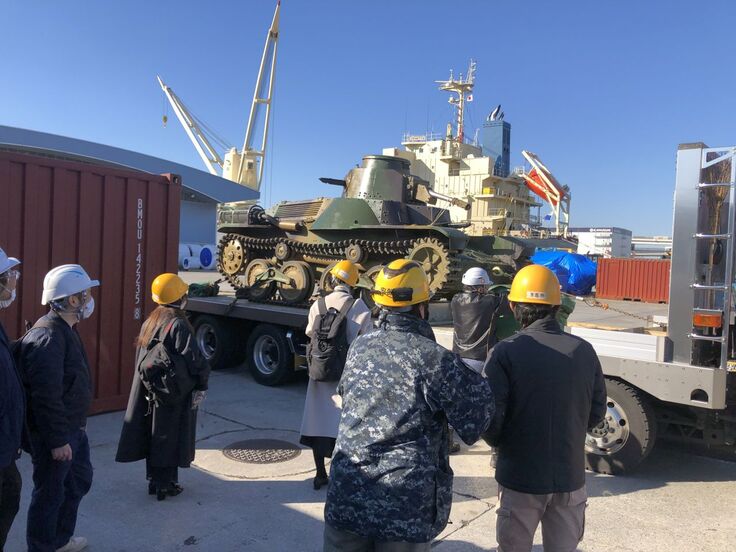 2022年12月に横浜港に陸揚げされた九五式軽戦車、こんな風景が見られる日が近づきました！