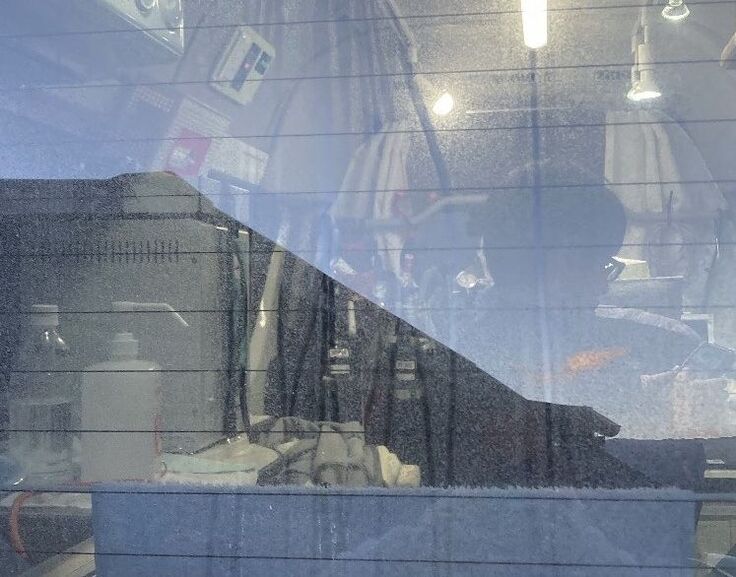 車の中に手術機器が設置されてます