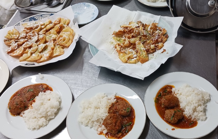 完成したコフタ（手前）とゴシ・フィール