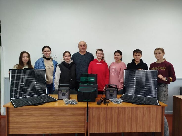 リヴィウ州の小学校に届いたパワーバンク