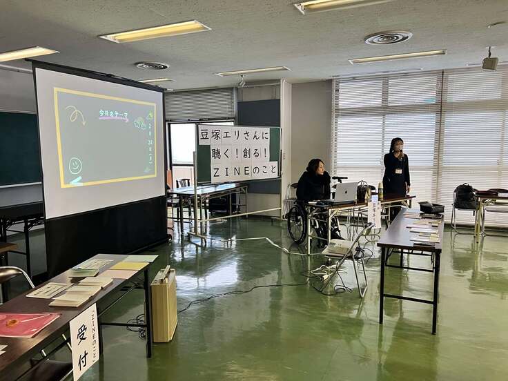 はじめに30分ほど、これまでのZINEづくりの経験について話しました。