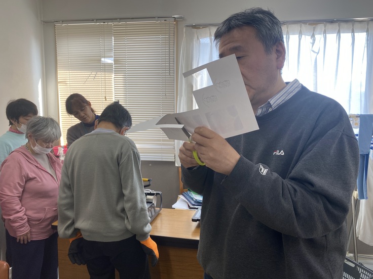 印刷した画像を切って…