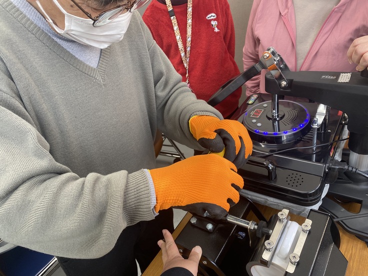 プレス機でプレス!