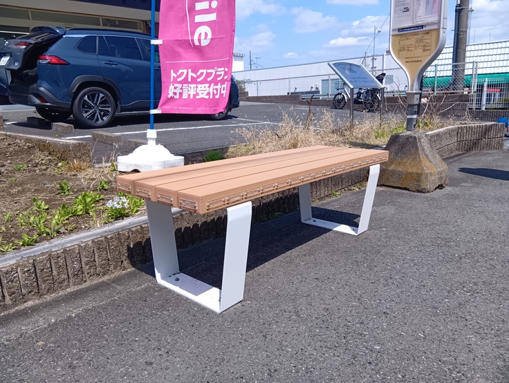 設置したベンチの1つ