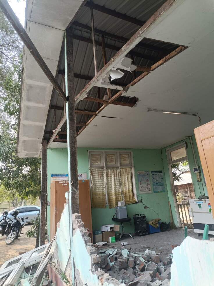 シュエ・ミョー地域保健センター　EPI棟　地震直後