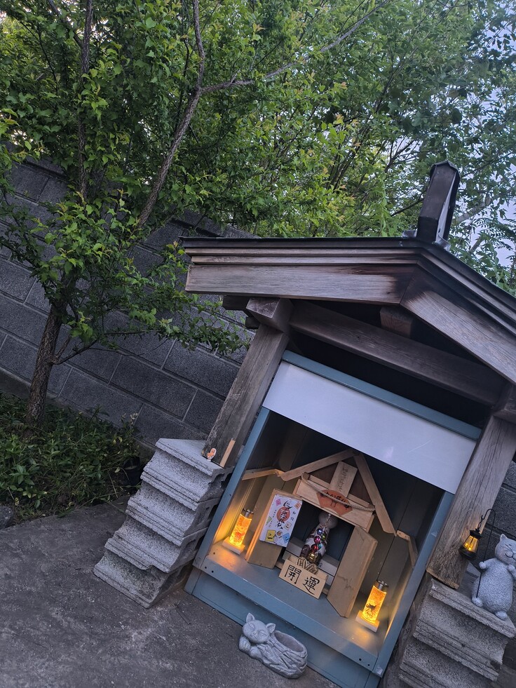 ほこらの隣に埋葬の場所をつくる