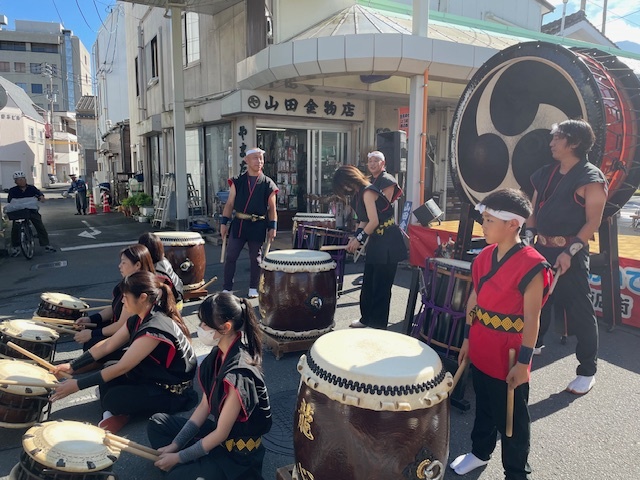 商店街イベントでの演奏