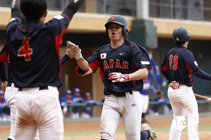 目で、手で、心でつながるろう野球の仲間たち。