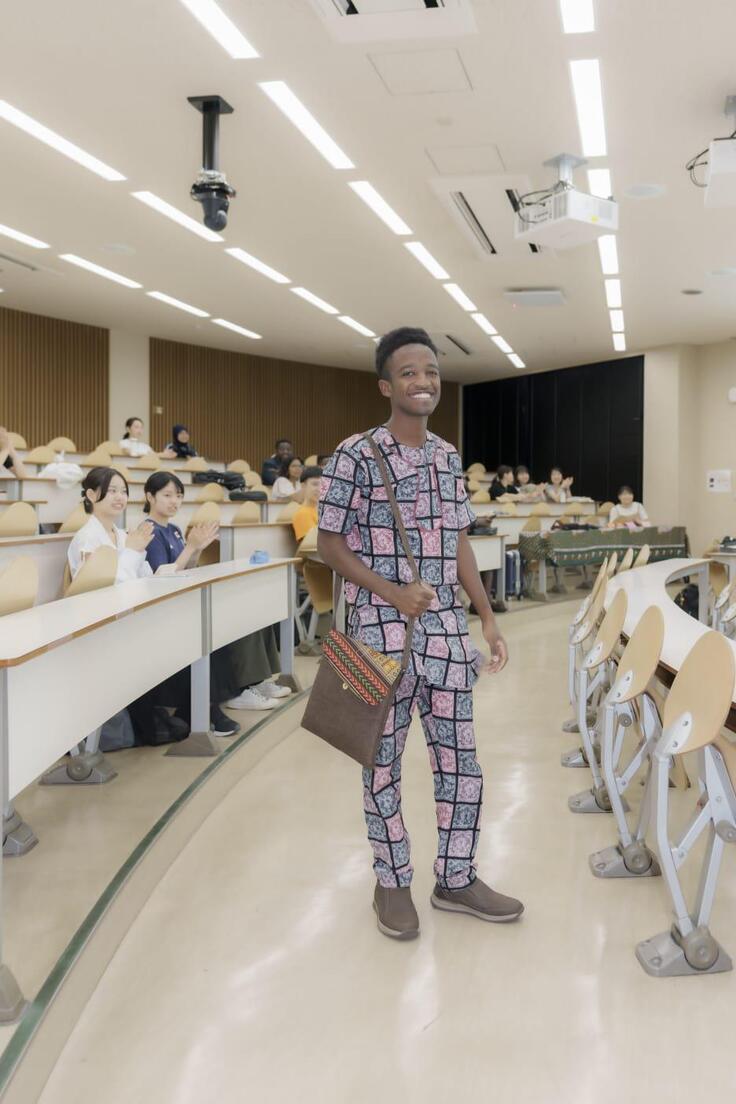 ダニエル・アフリカ衣装