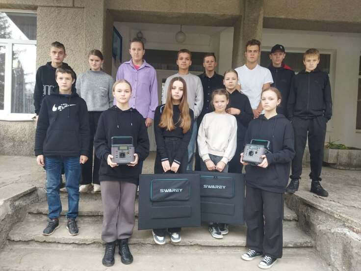 リヴィウ州の小学校へのソーラーパネル付き発電機支援