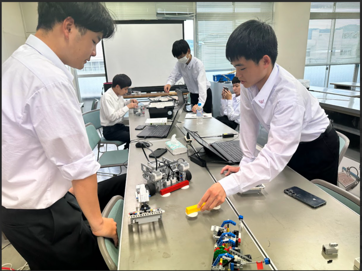 ロボットの課題検討中