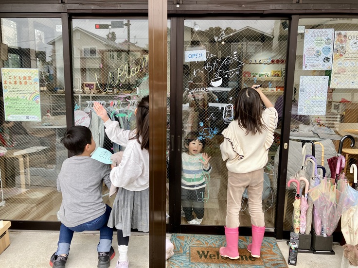 入口窓のお絵描きイベント