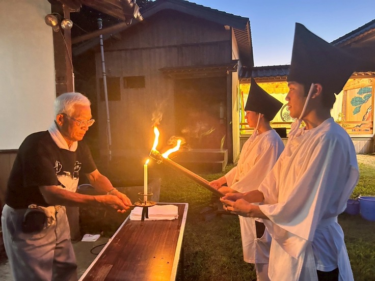 神前の火を篝火へ