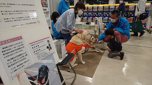 募金活動の様子、その５