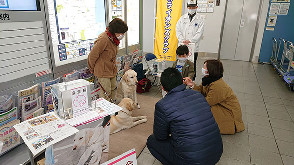 募金活動の様子、その６