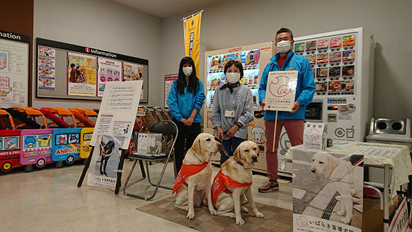 募金活動の様子、その８