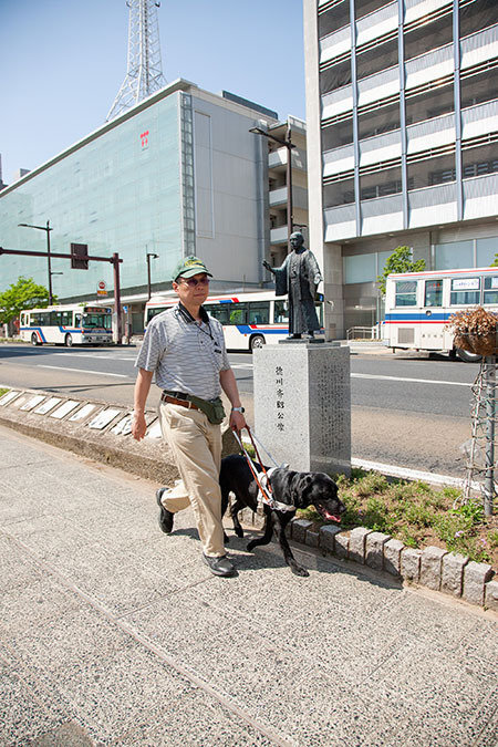 松井氏と盲導犬、その１