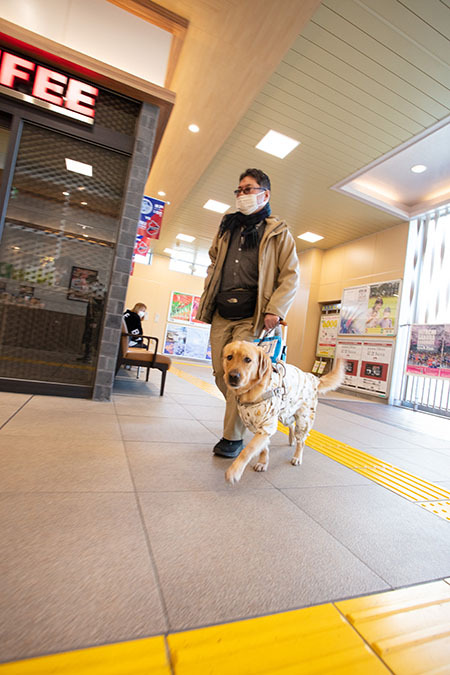 松井氏と盲導犬、その２