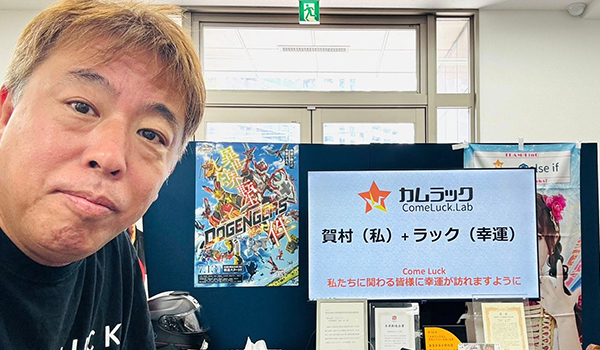 自撮りしている男性