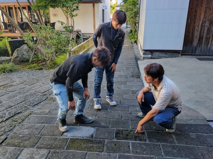 打合せをする藤原石材店様