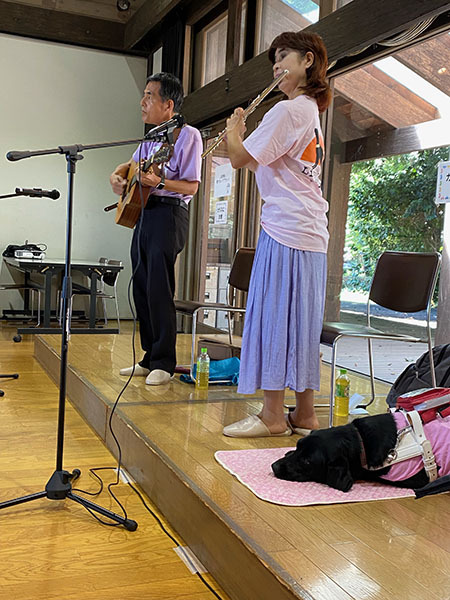 村上ご夫妻と盲導犬