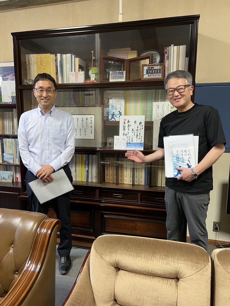 真鍋校長先生と前田.jpg