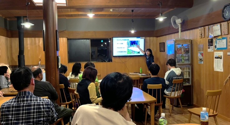 夕食後、ガイドさんによる講習会