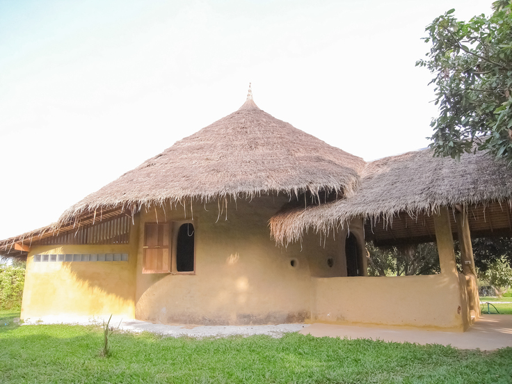 土の家の外観の写真