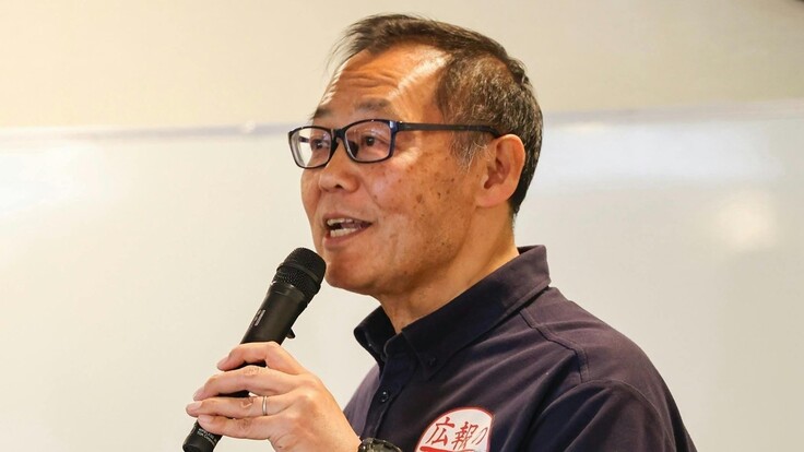 豆本発行人としての平さん　首上