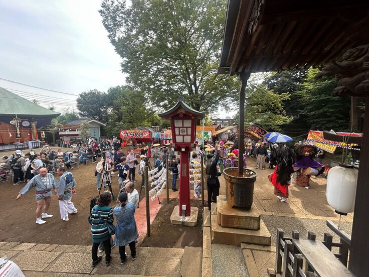 境内到着後、最初の庭草の舞