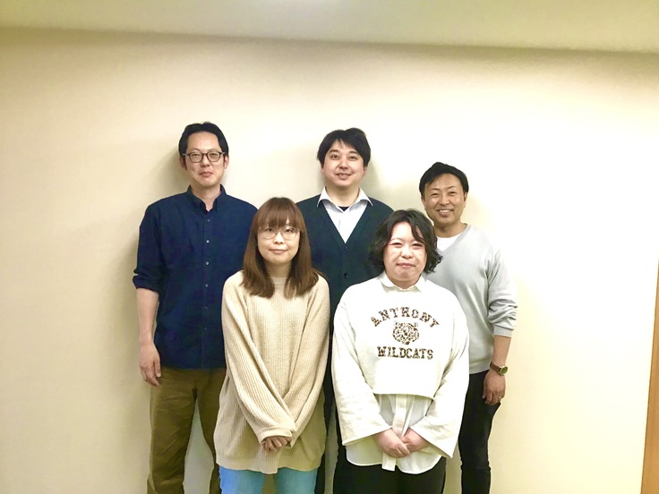 ホワイトストーンスタッフの写真です。一番左の紺色のシャツを着ているものが私（村田）です。