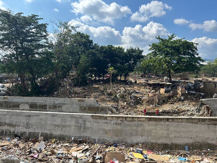 マンダウエ市内の川沿いの地区