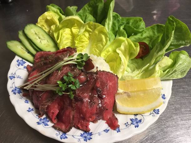 前回の「オヤジ達が作る」シリーズ、ローストビーフ丼
