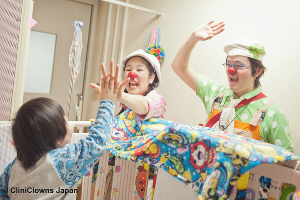 クリニクラウンの病院訪問の様子
