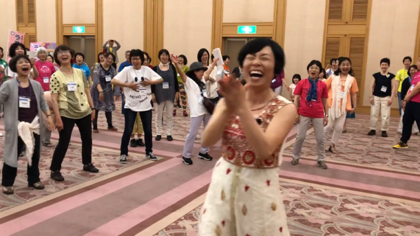 笑いヨガ大会で