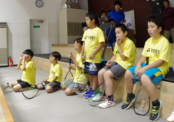 イベントの出番を待つ子供たち
