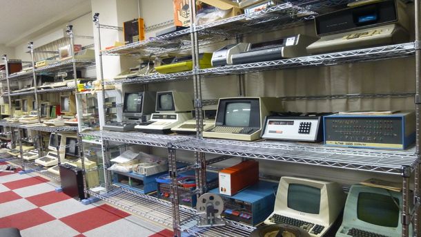 「マイコン博物館」展示棚