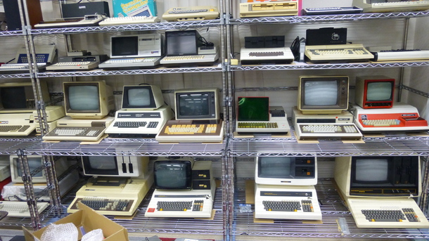 「マイコン博物館」展示棚