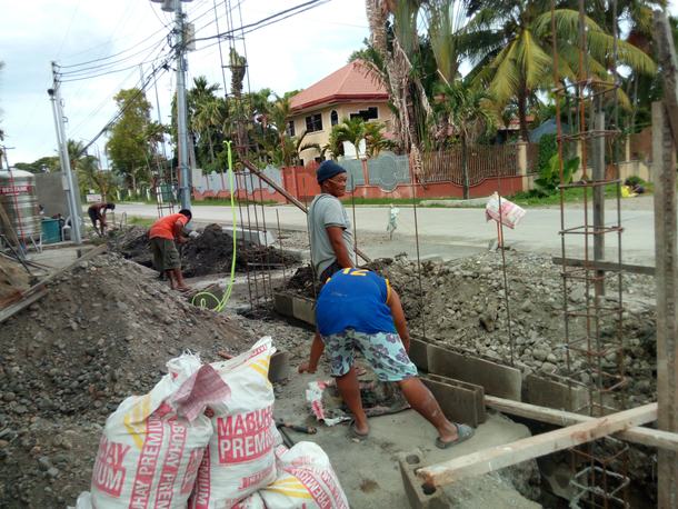 校舎前フェンス建設