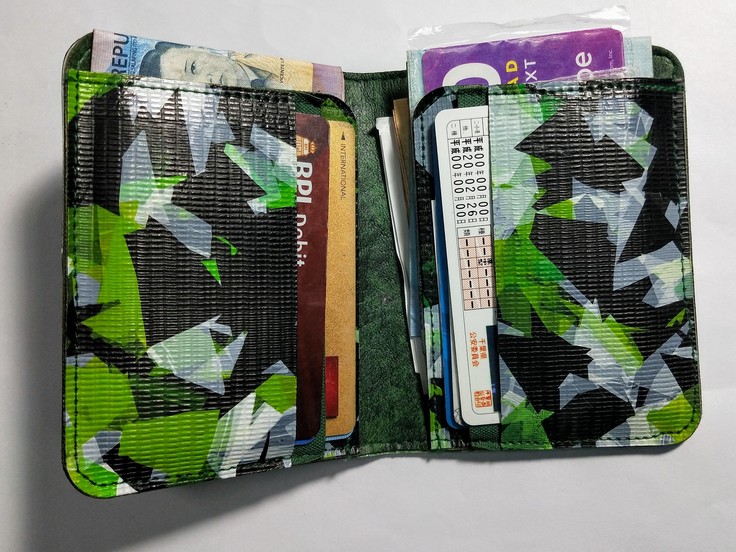👛リターンのご紹介👛 ～二つ折り財布～ リサイクルでフィリピン貧困
