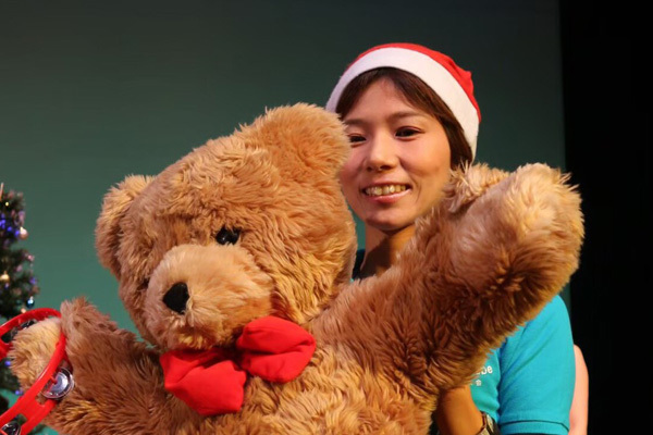 コンサートで活躍するくまちゃんと一緒に