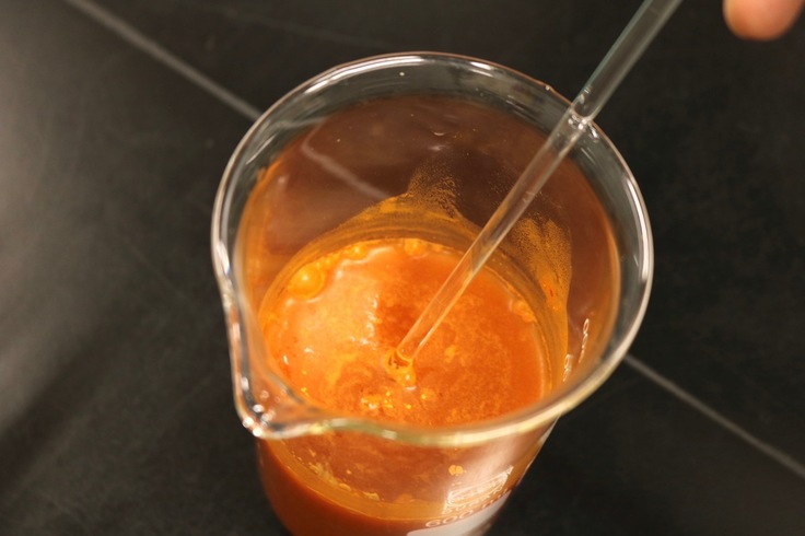 蘇芳と蒸留水の混合