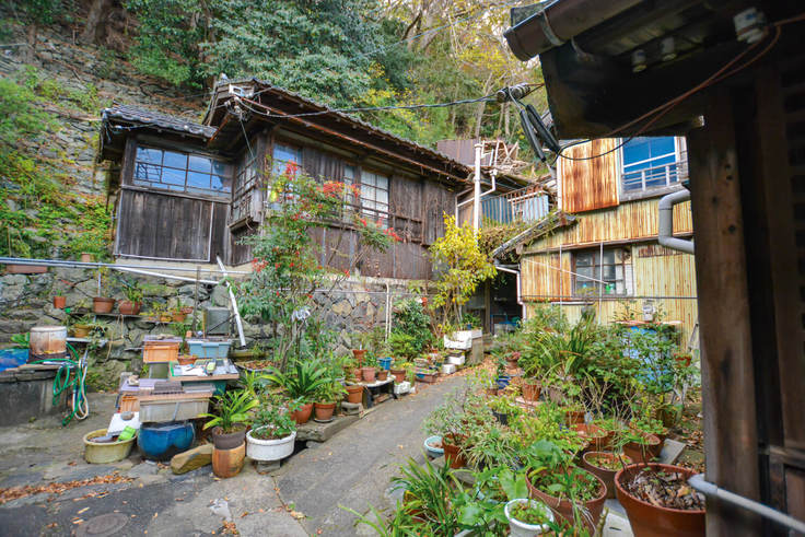 裏路地にはノスタルジックな空間も広がっています