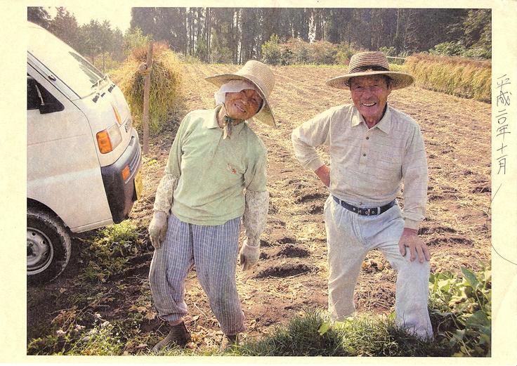 農作業中の母と父（2009）